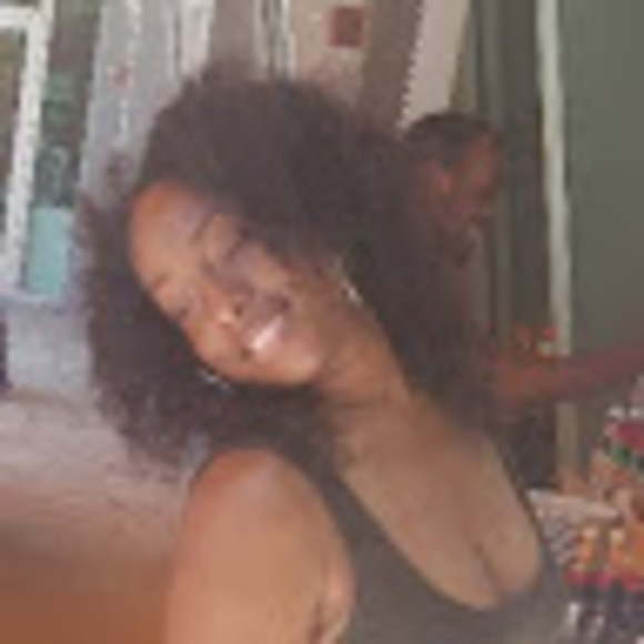 Meet your Posher, Tia - Picture 1 of 1